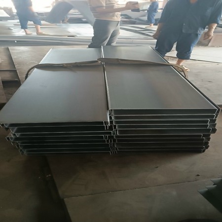 Nhận gia công xà gồ C